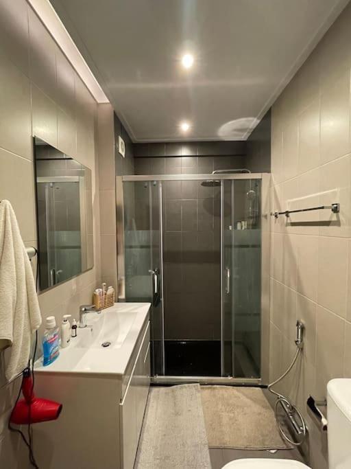 Quarto De Casal Close To Lisbon Flat Equipado Almada Exterior foto